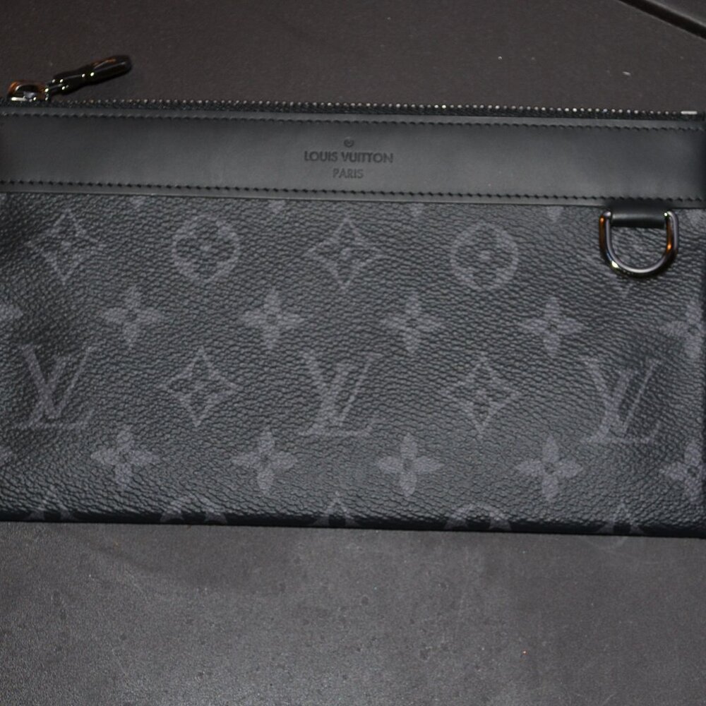 Louis vuitton taigarama pochette black NWT discovery PM